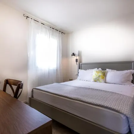 Lemon Tree House Apartahotel 4*